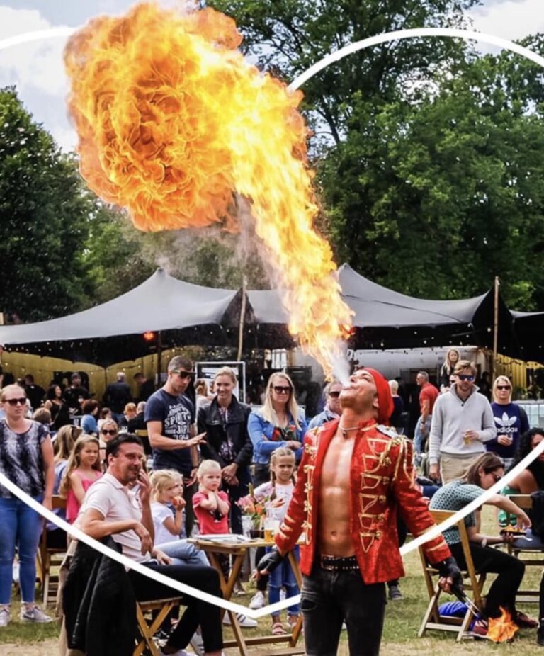 Le spectacle sera-t-il adapté au thème de l'événement&nbsp;?&nbsp;: La réponse complète de Nuno, le cracheur de feu